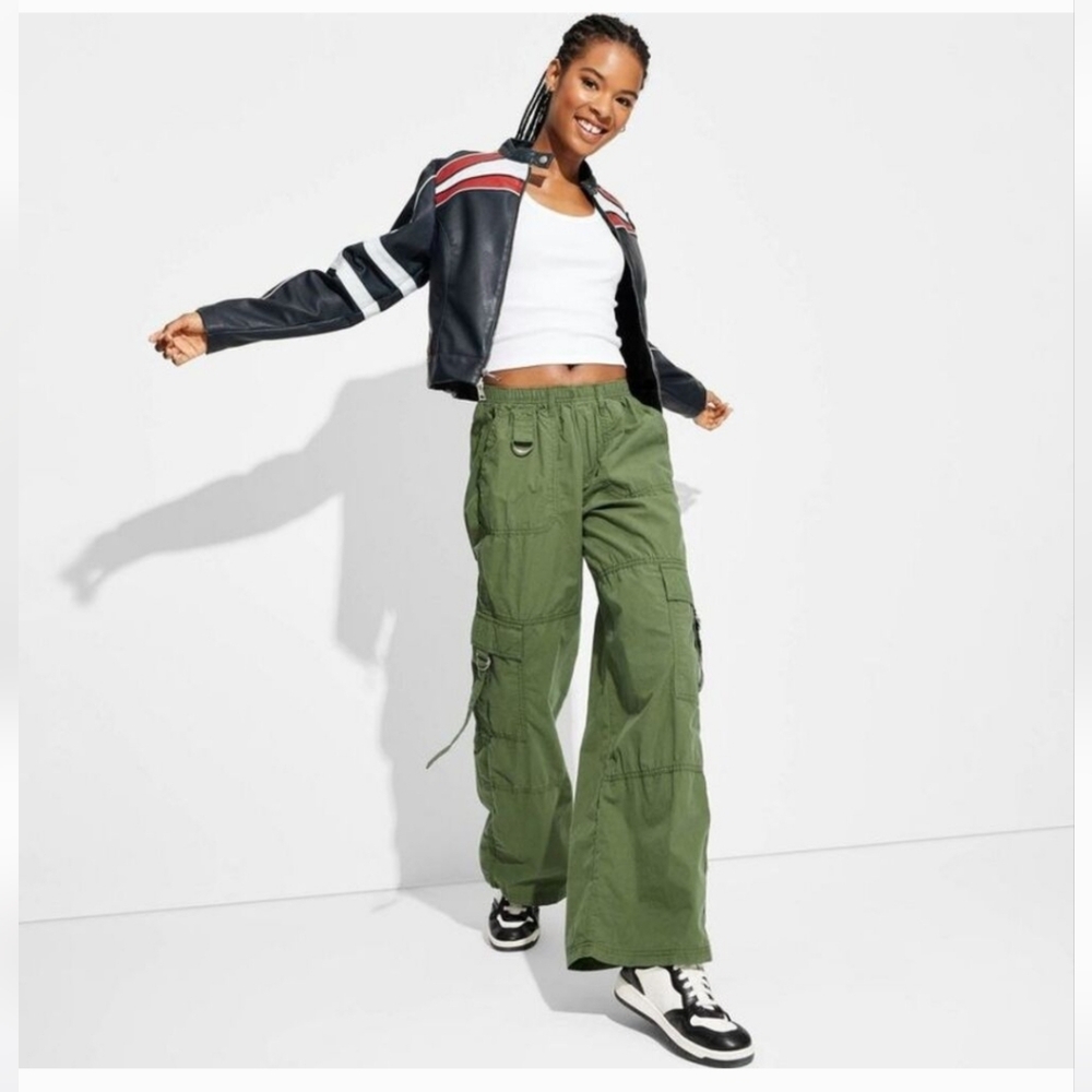 NWT Wild Fable - Women's Mid-Rise Wide Leg Cargo Pants - Size Medium